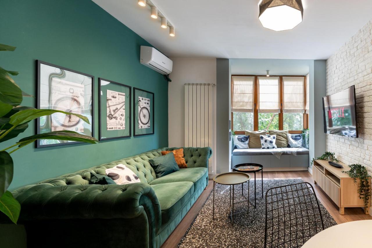 Downtown Retreat: Spacious 2-Br By Unirii Square Bucarest Exterior foto
