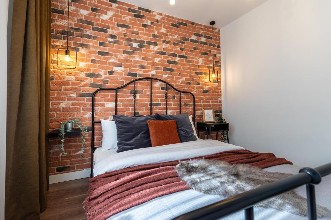 Downtown Retreat: Spacious 2-Br By Unirii Square Bucarest Exterior foto