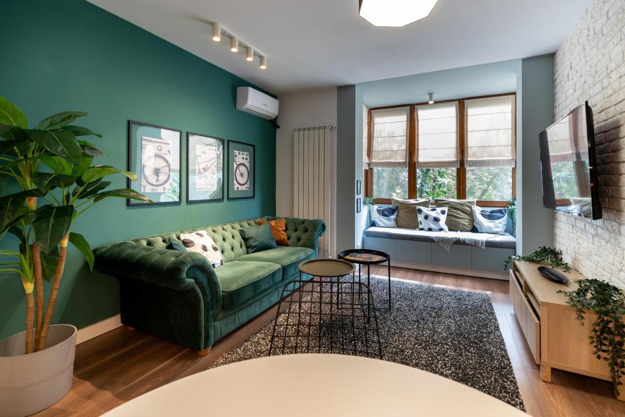 Downtown Retreat: Spacious 2-Br By Unirii Square Bucarest Exterior foto