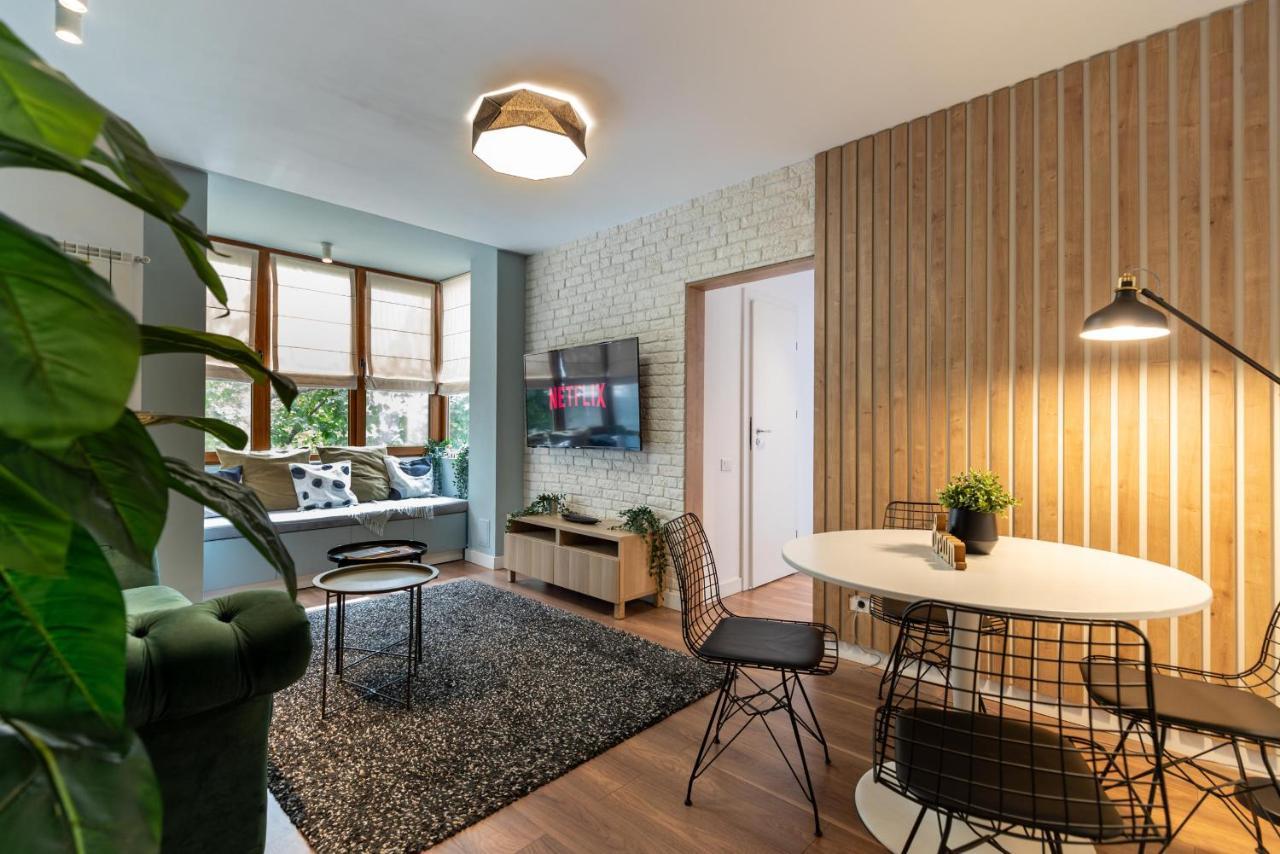 Downtown Retreat: Spacious 2-Br By Unirii Square Bucarest Exterior foto