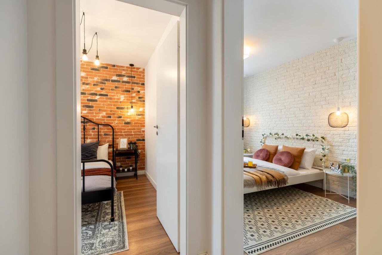 Downtown Retreat: Spacious 2-Br By Unirii Square Bucarest Exterior foto
