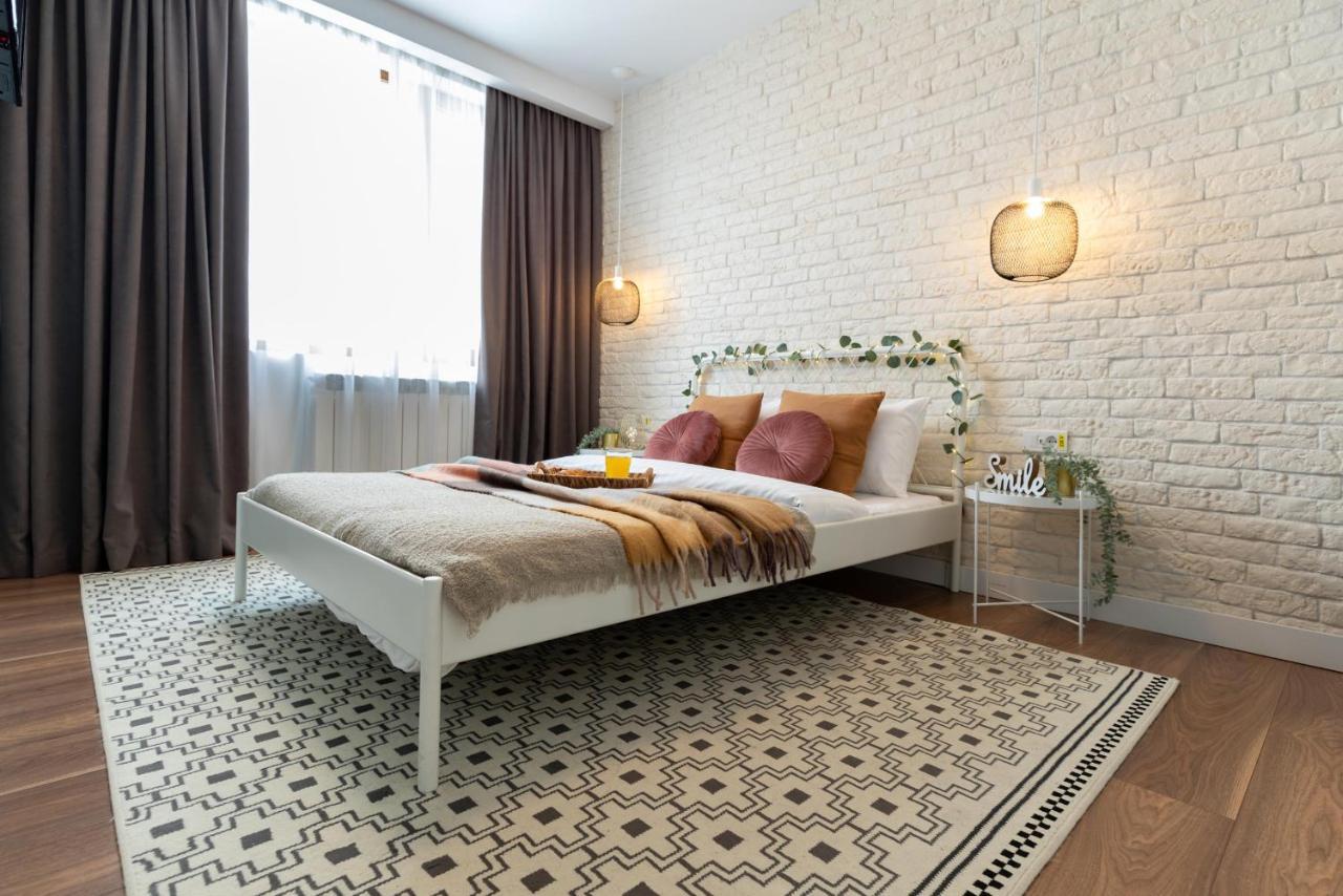 Downtown Retreat: Spacious 2-Br By Unirii Square Bucarest Exterior foto